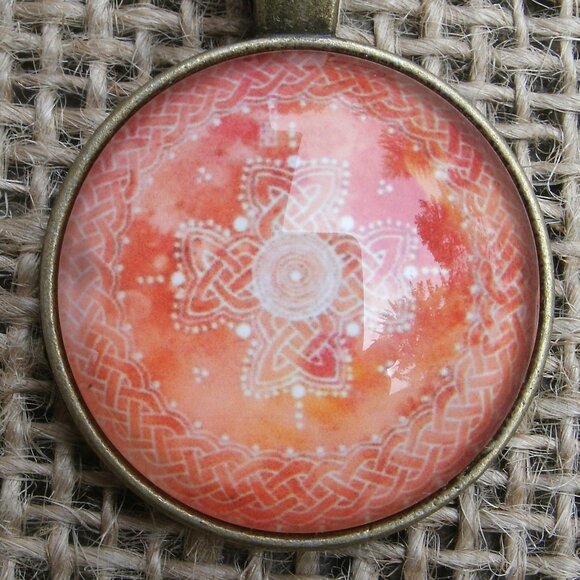 Celtic 4 Directions Knotwork Glass Cabochon Pendant Necklace - Picture 14 of 14